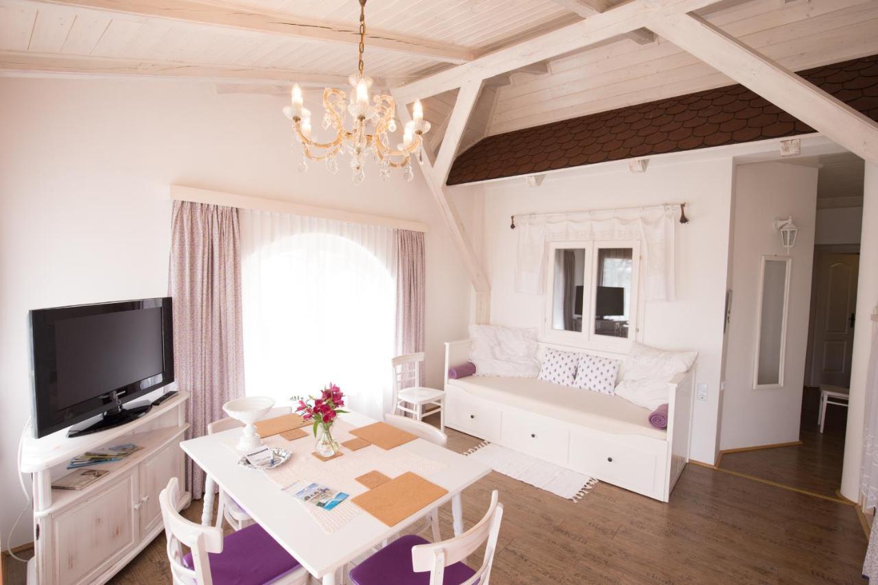 Bacchus Apartman - Borbarlang, Badacsony Badacsonytomaj Bagian luar foto