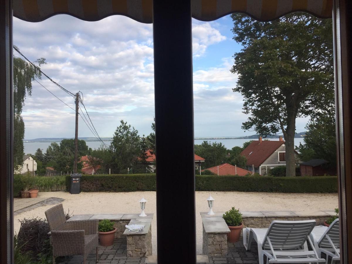 Bacchus Apartman - Borbarlang, Badacsony Badacsonytomaj Bagian luar foto