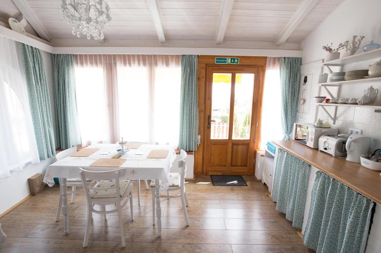 Bacchus Apartman - Borbarlang, Badacsony Badacsonytomaj Bagian luar foto