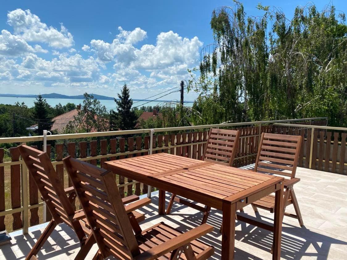 Bacchus Apartman - Borbarlang, Badacsony Badacsonytomaj Bagian luar foto