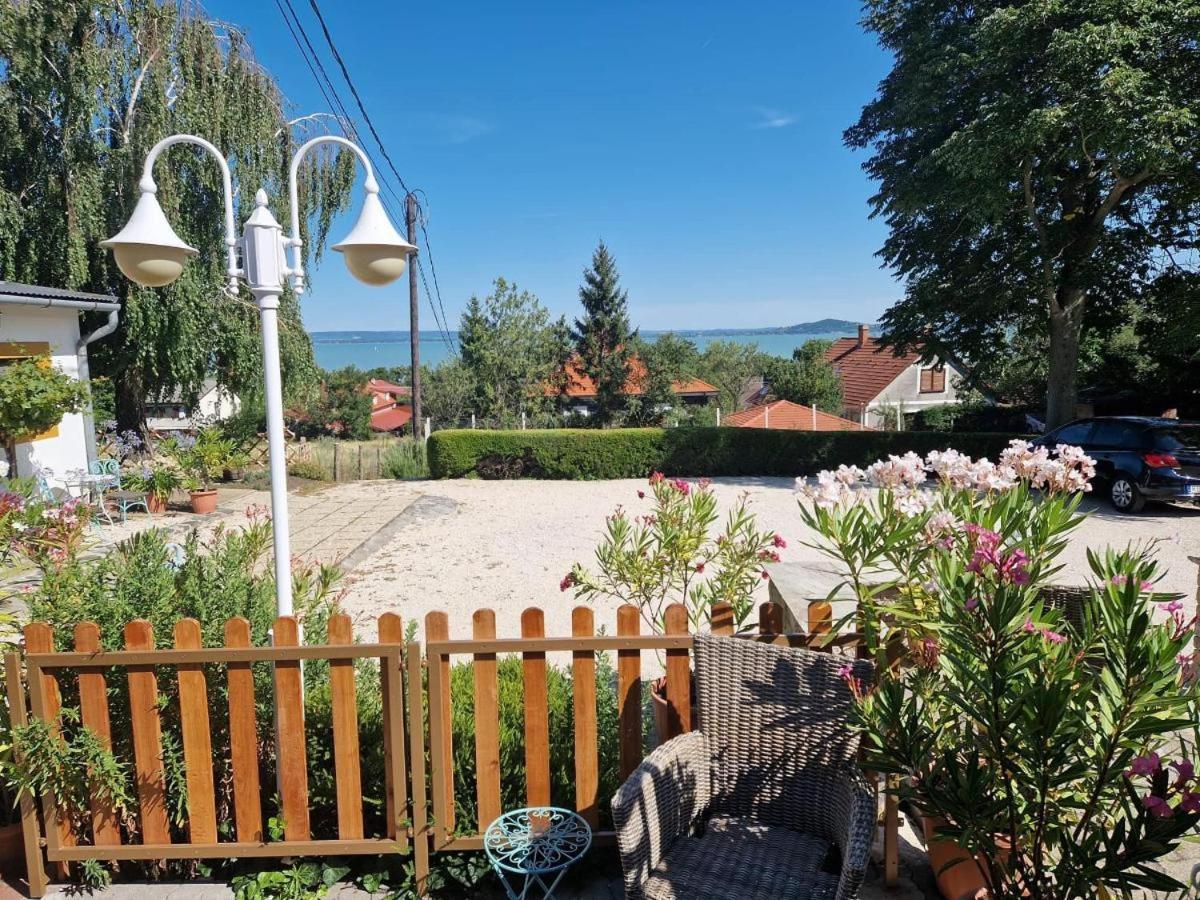 Bacchus Apartman - Borbarlang, Badacsony Badacsonytomaj Bagian luar foto