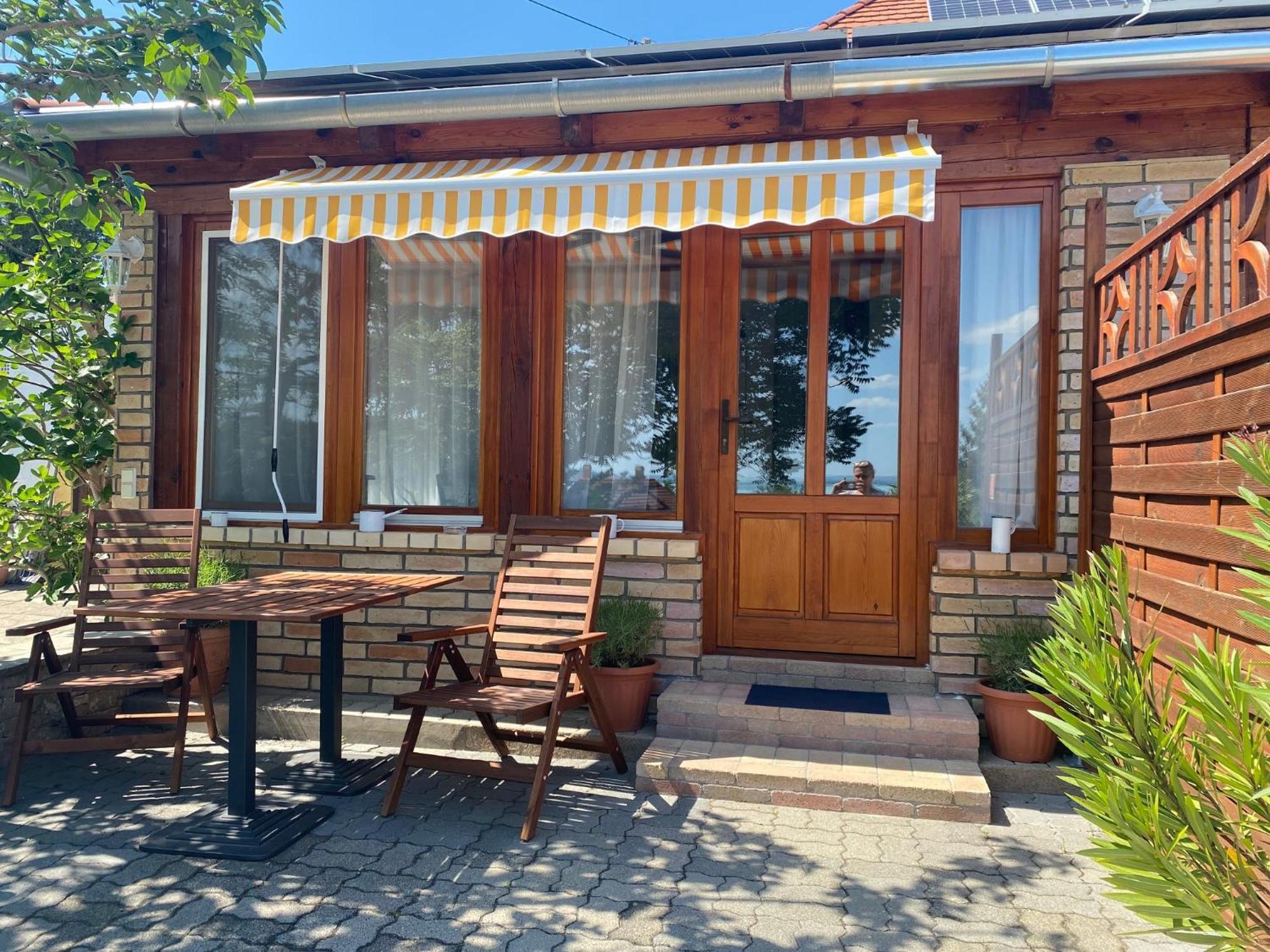 Bacchus Apartman - Borbarlang, Badacsony Badacsonytomaj Bagian luar foto