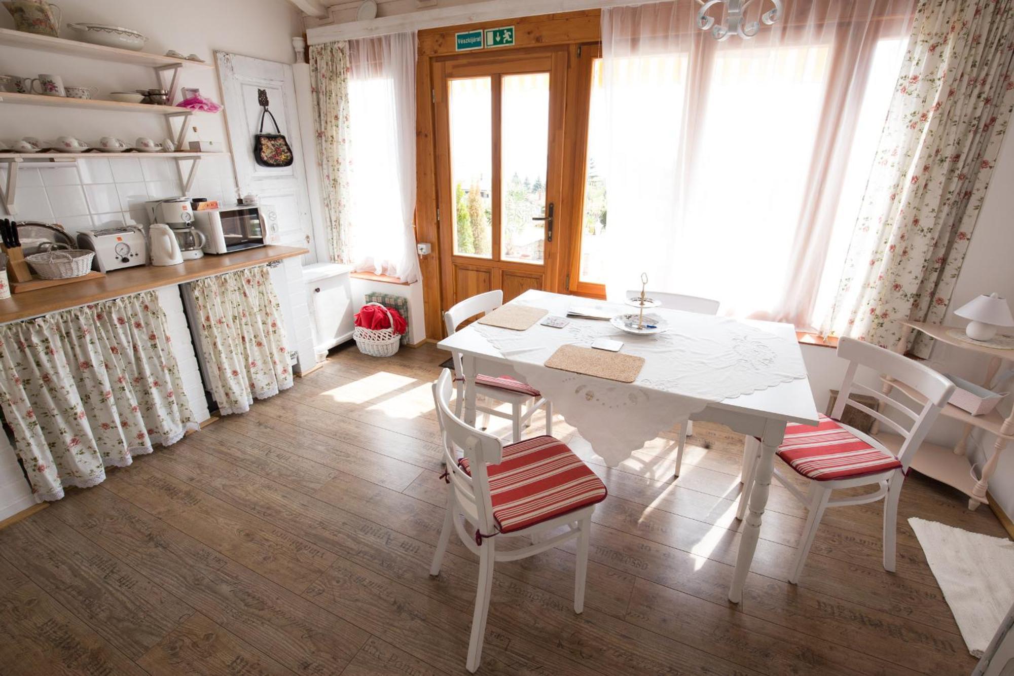 Bacchus Apartman - Borbarlang, Badacsony Badacsonytomaj Bagian luar foto
