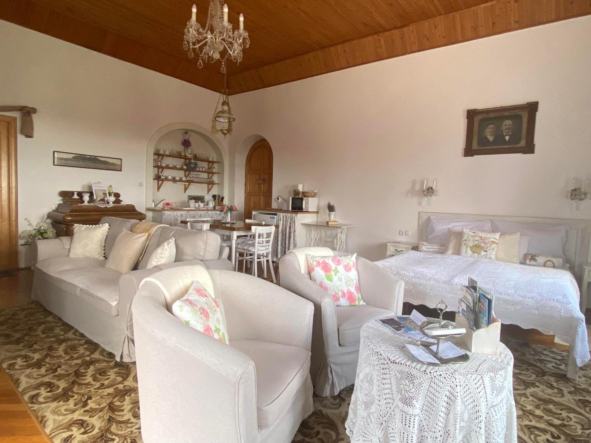 Bacchus Apartman - Borbarlang, Badacsony Badacsonytomaj Bagian luar foto