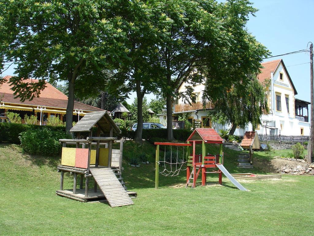 Bacchus Apartman - Borbarlang, Badacsony Badacsonytomaj Bagian luar foto