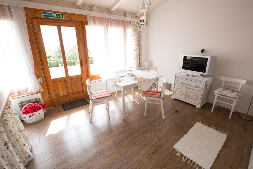 Bacchus Apartman - Borbarlang, Badacsony Badacsonytomaj Bagian luar foto