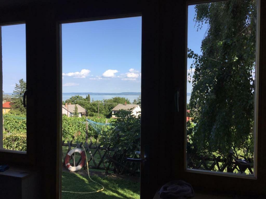 Bacchus Apartman - Borbarlang, Badacsony Badacsonytomaj Bagian luar foto